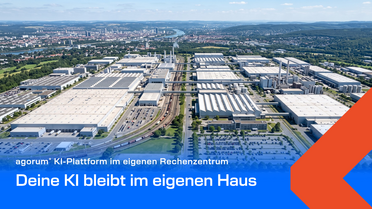 Luftaufnahme eines großen Industriewerks mit Hallen und Werkstraßen, darüber der Titel Deine KI bleibt im eigenen Haus