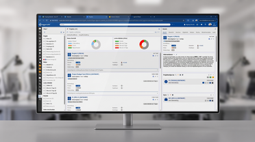 agorum core Projektübersicht mit Status-Statistik, Filtern und Detailbereich auf einem Monitor