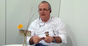 Rolf Lang Interview Rolf Lang, Gründer agorum, im Interview mit Eis, Smartphone und Blume. Dokumentenmanagement und Digital Toolkits im Fokus.