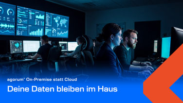 Team im eigenen Leitstand arbeitet an Monitoren mit Auswertungen – Datenhoheit mit agorum core pro